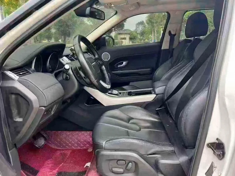 路虎极光 后面外观一