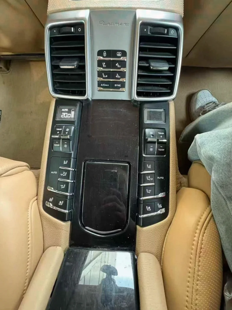 保时捷帕拉梅拉 内饰后排