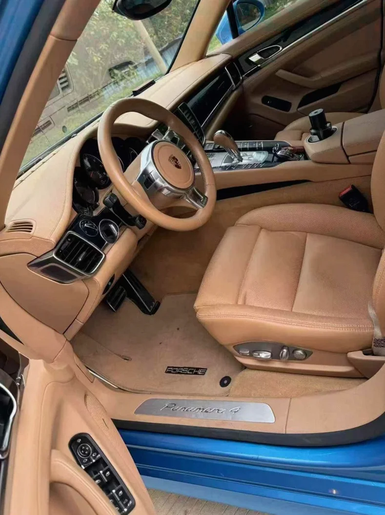 保时捷帕拉梅拉 正面外观三