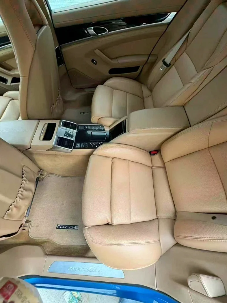 保时捷帕拉梅拉 后面外观三