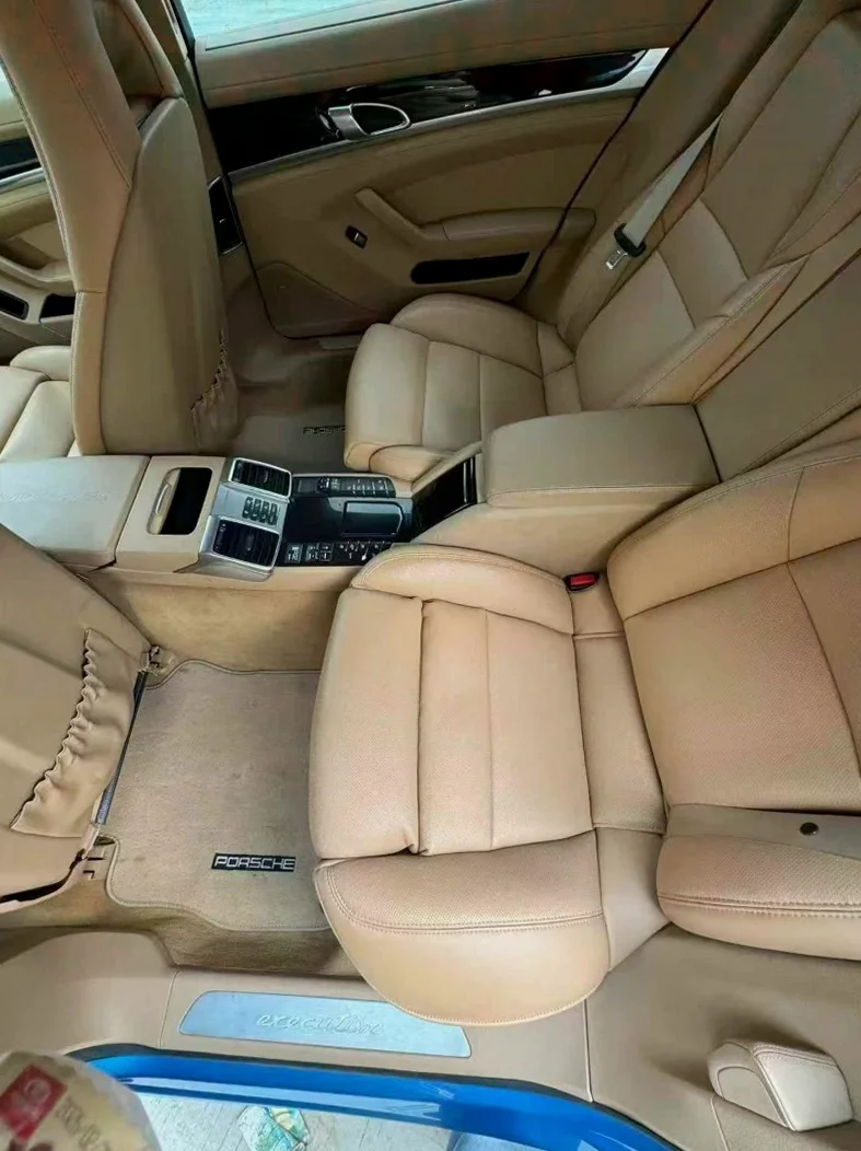 保时捷帕拉梅拉 后面外观二