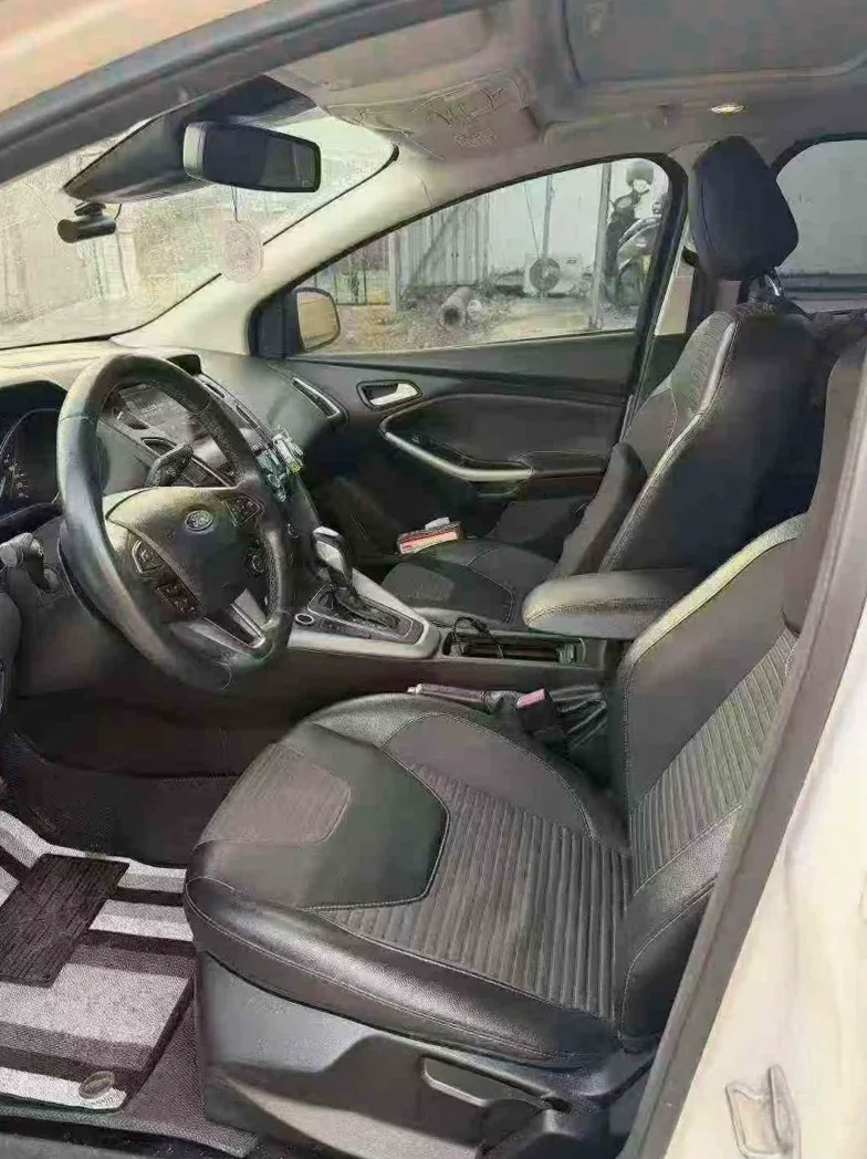 福特福克斯 后面外观一