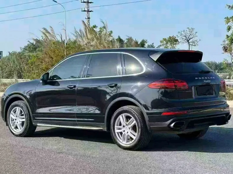 保时捷卡宴 后面外观二