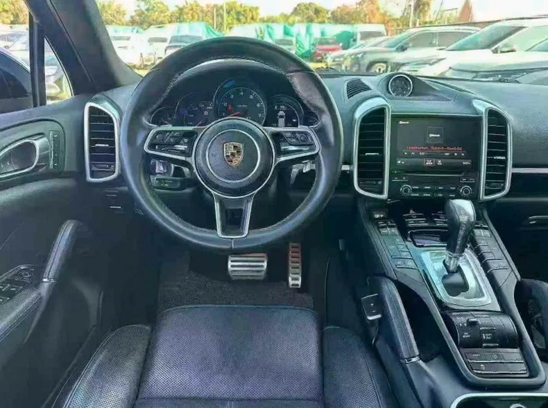 保时捷卡宴 后面外观一