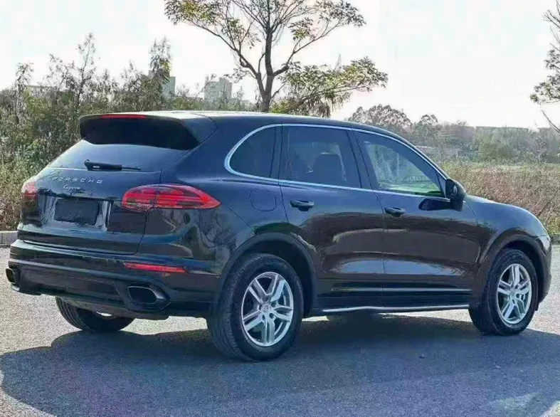 保时捷卡宴 内饰后排