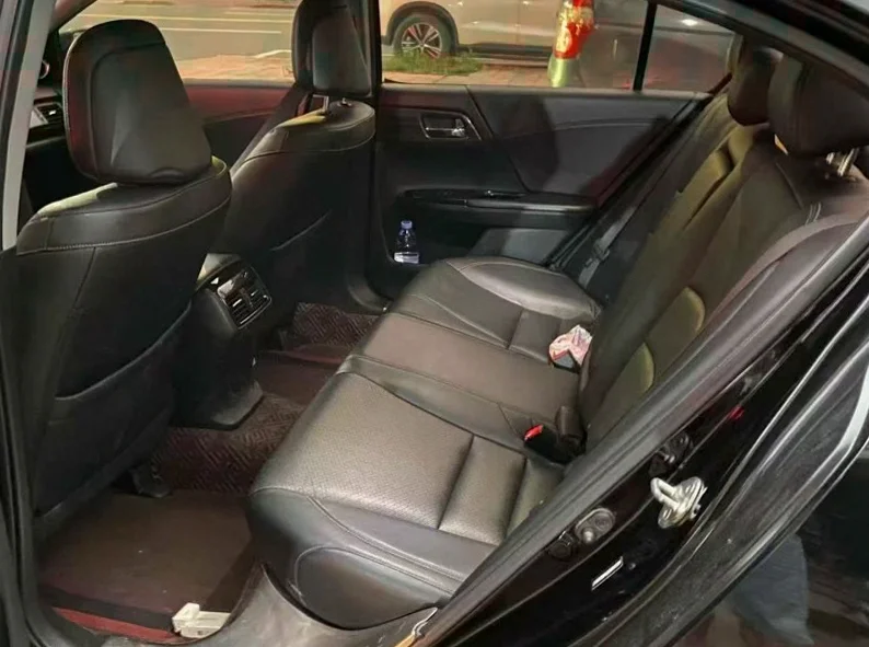 本田雅阁 后面外观三