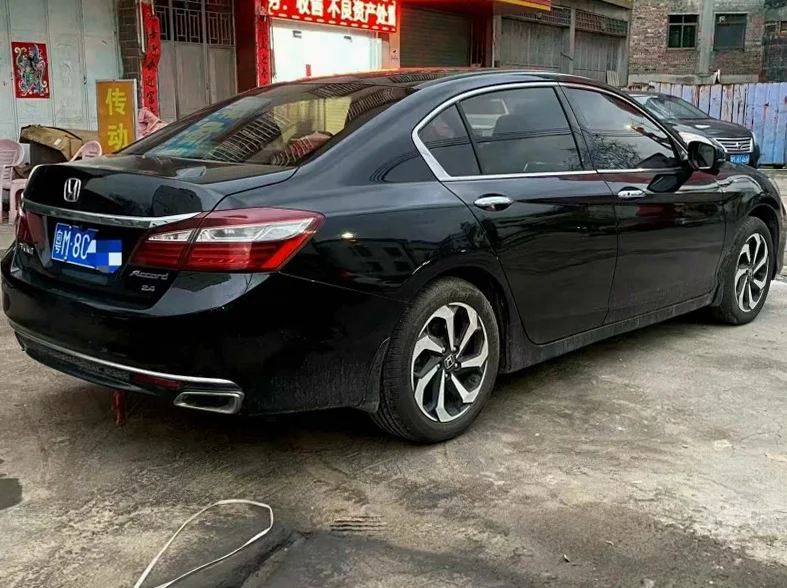 本田雅阁 内饰后排