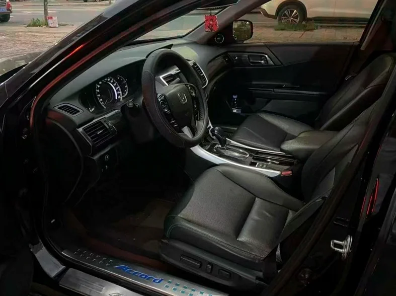 本田雅阁 后面外观一