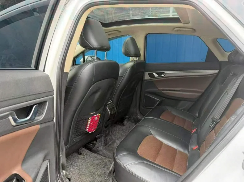 吉利帝豪 后面外观一