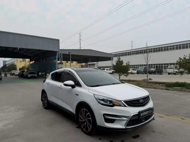 吉利帝豪 正面外观二