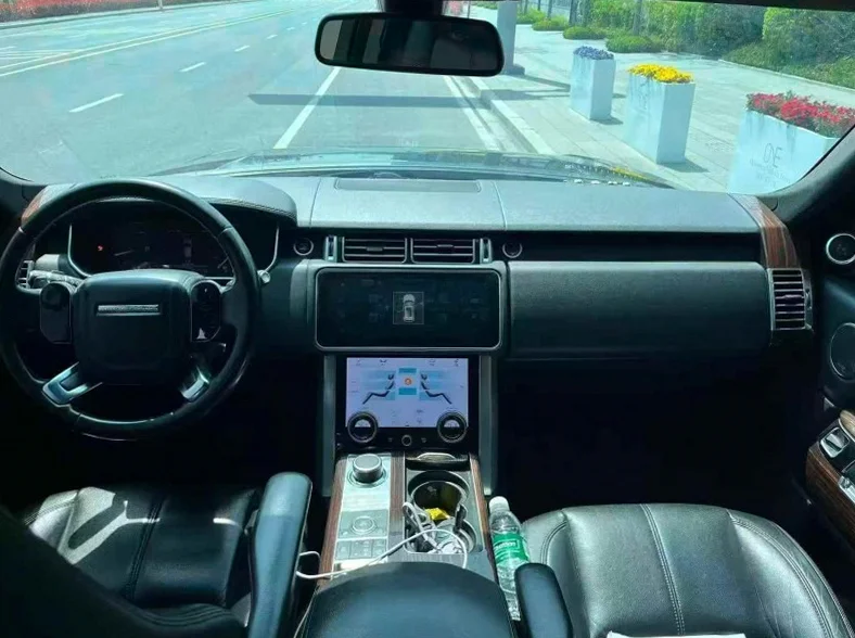 路虎揽胜行政 后面外观一