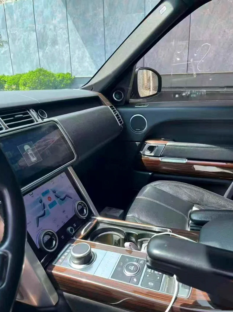 路虎揽胜行政 内饰前排