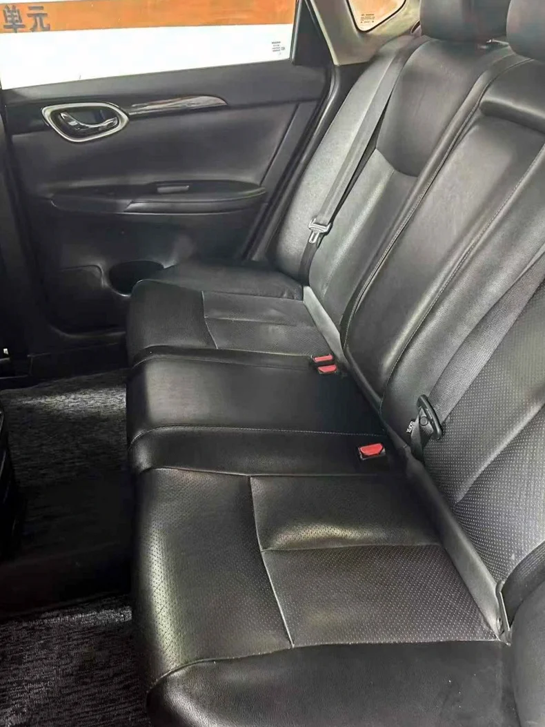 日产轩逸 后面外观二