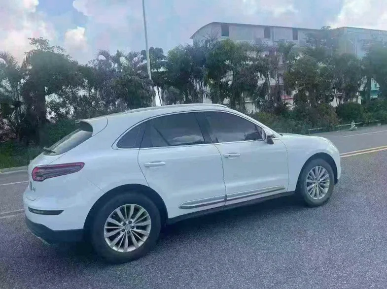 众泰SR9 内饰后排