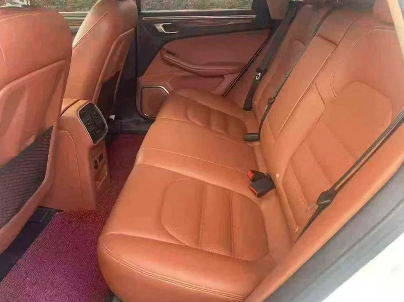 众泰SR9 内饰前排