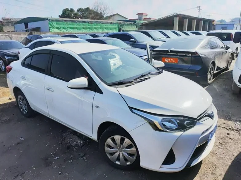 丰田YARiS 正面外观二