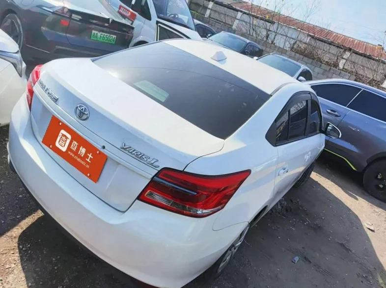 丰田YARiS 内饰前排