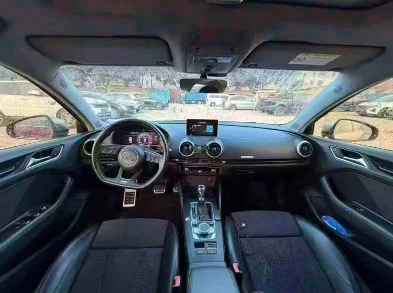 奥迪S3 后面外观一