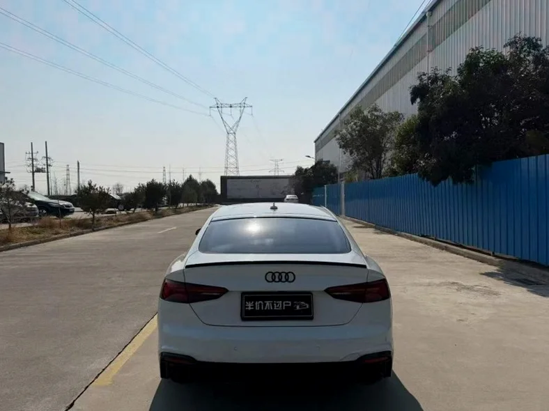 奥迪A5 内饰前排