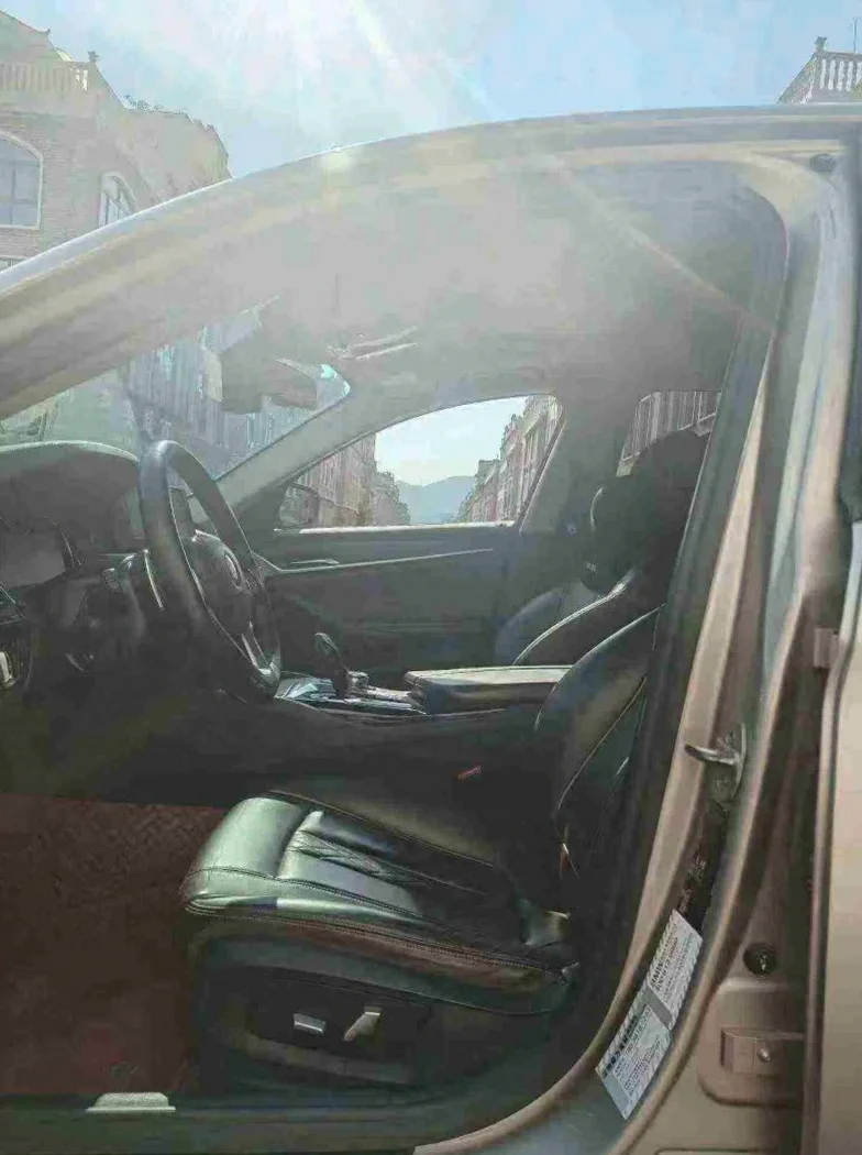 宝马5系 内饰前排