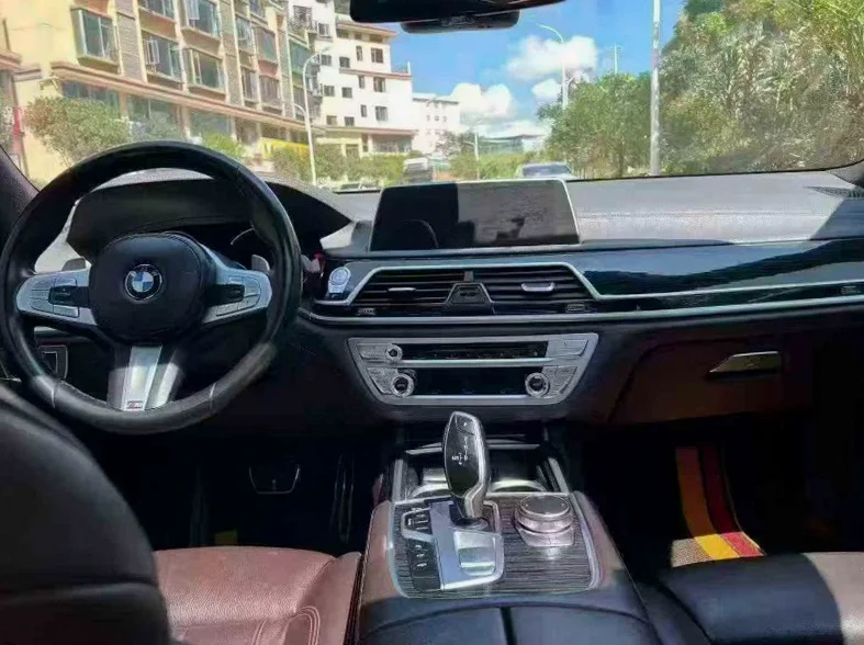 宝马7系 后面外观二