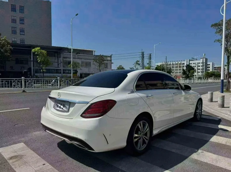 奔驰C 内饰后排