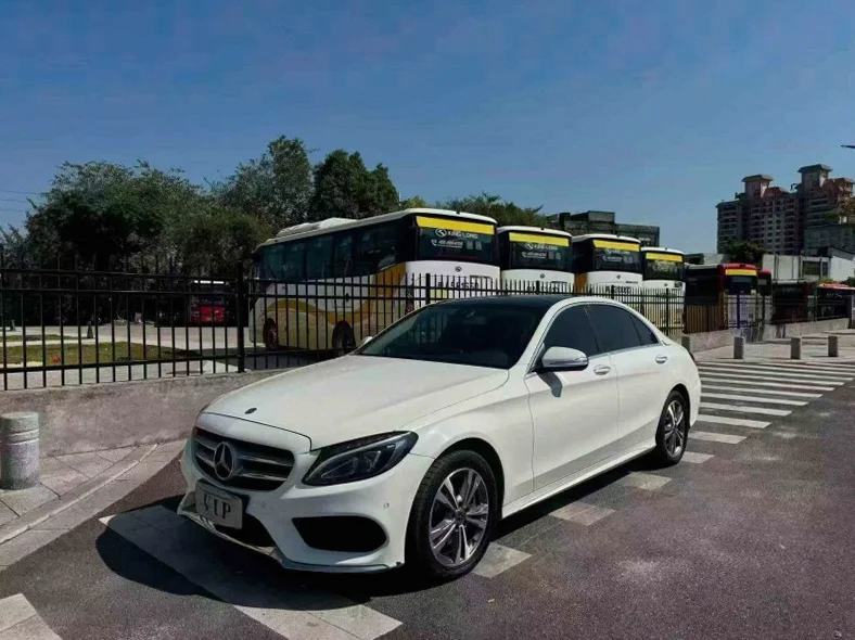 奔驰C 正面外观三