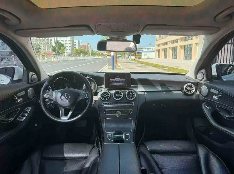 奔驰C 后面外观二