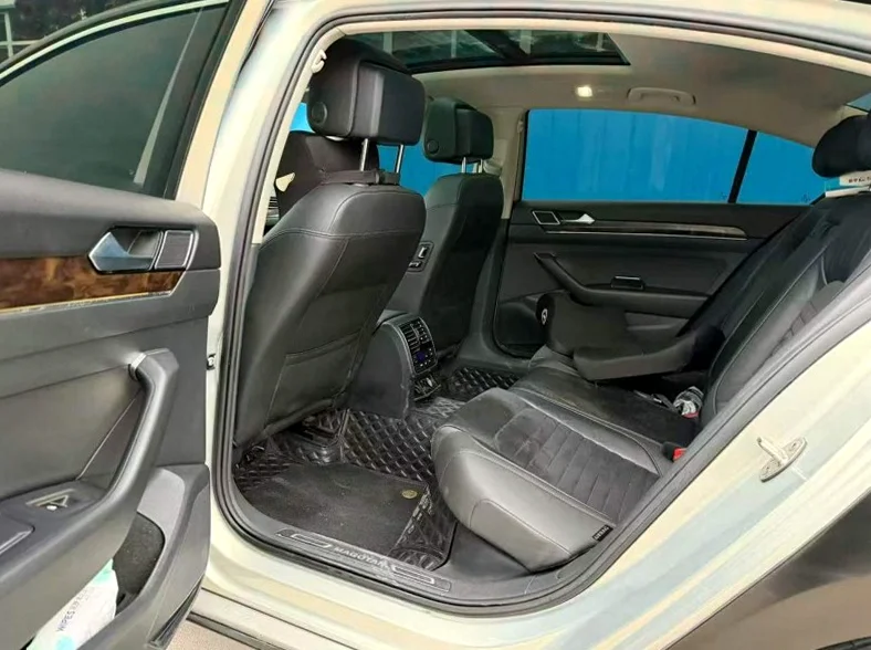 大众迈腾 后面外观二