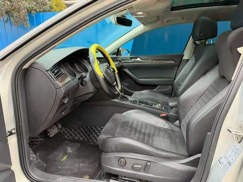 大众迈腾 后面外观三