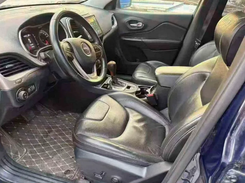 Jeep指南者 内饰后排