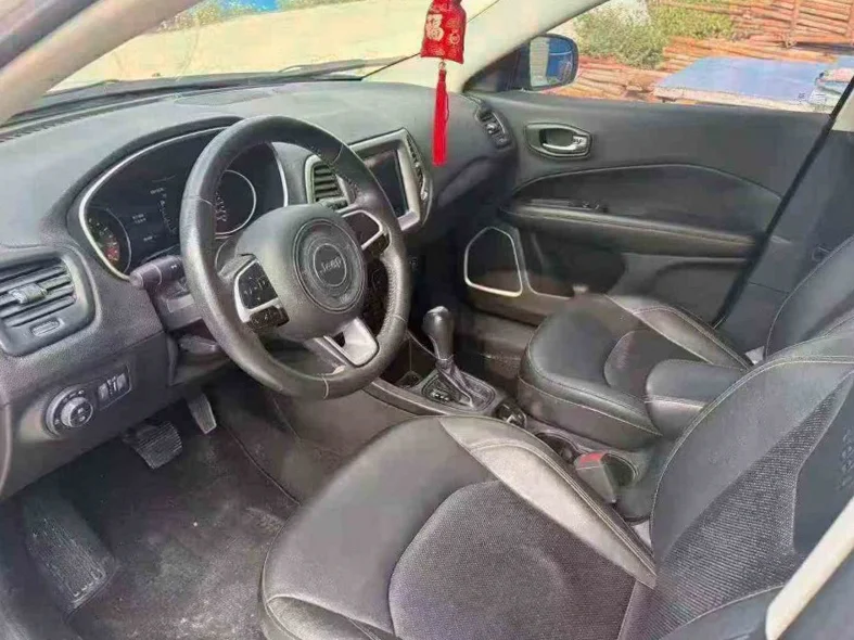 Jeep指南者 内饰后排