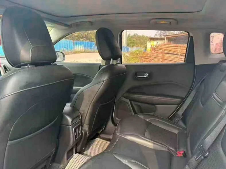 Jeep指南者 驾驶室