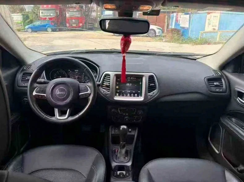 Jeep指南者 内饰前排