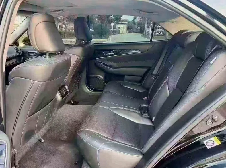 丰田皇冠 后面外观二