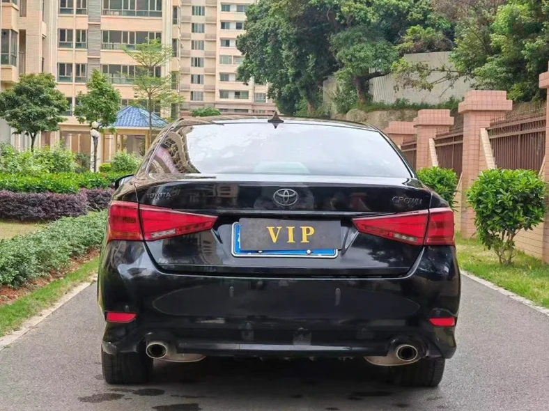 丰田皇冠 后面外观二