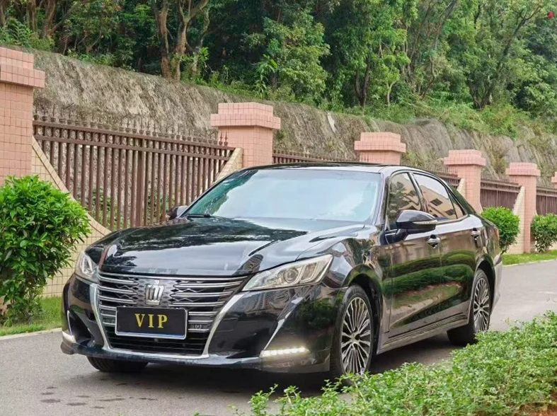 丰田皇冠 正面外观二