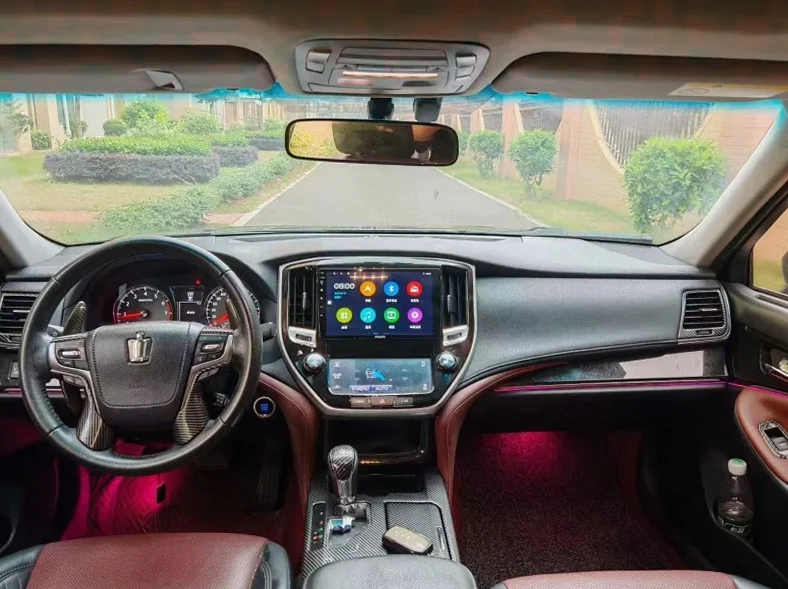 丰田皇冠 后面外观三