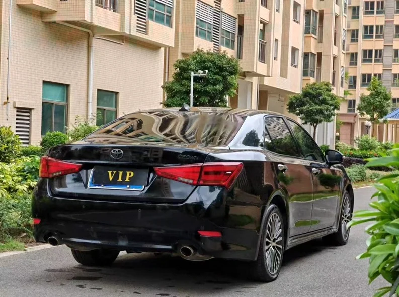 丰田皇冠 内饰后排