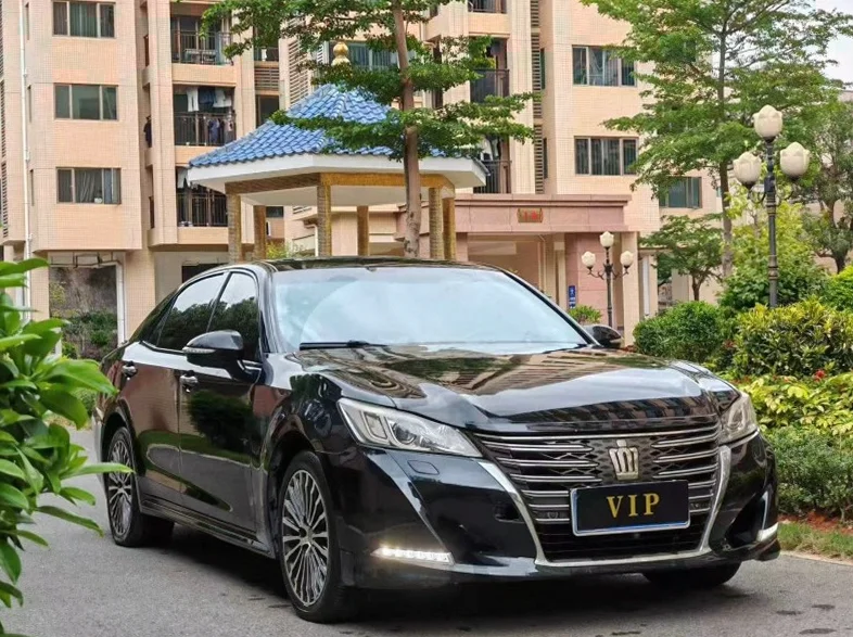 丰田皇冠 后面外观一