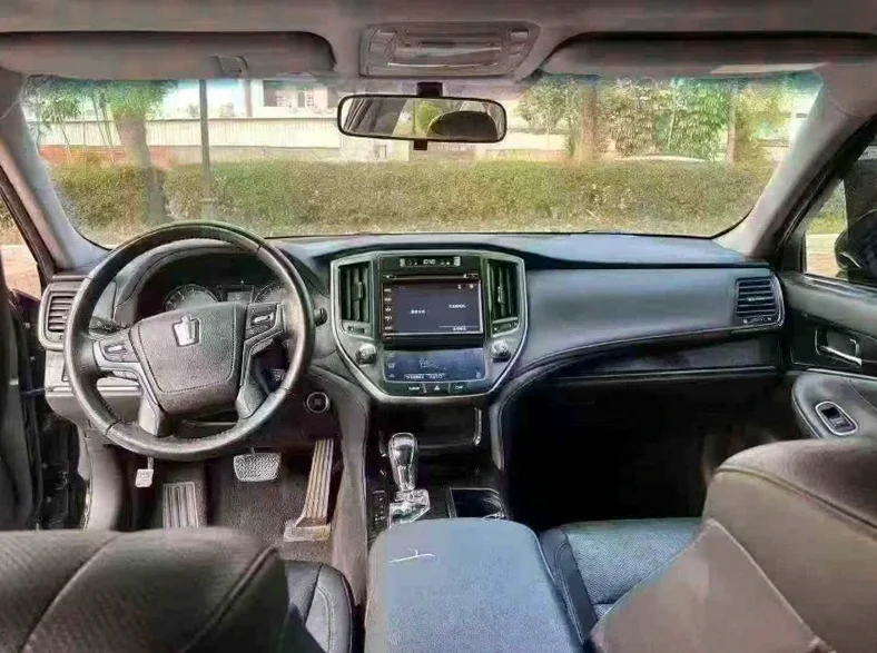 丰田皇冠 后面外观三