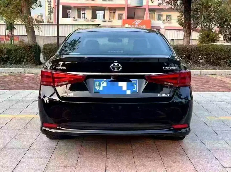 丰田皇冠 驾驶室