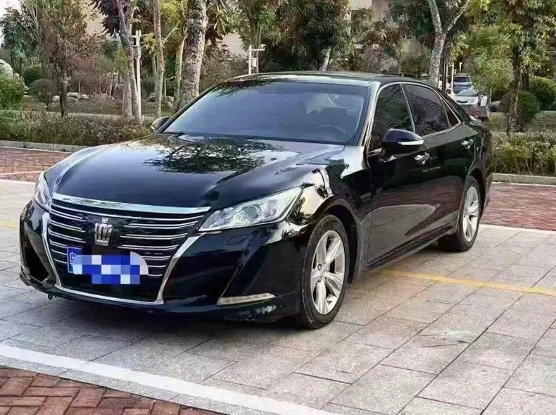 丰田皇冠 正面外观二