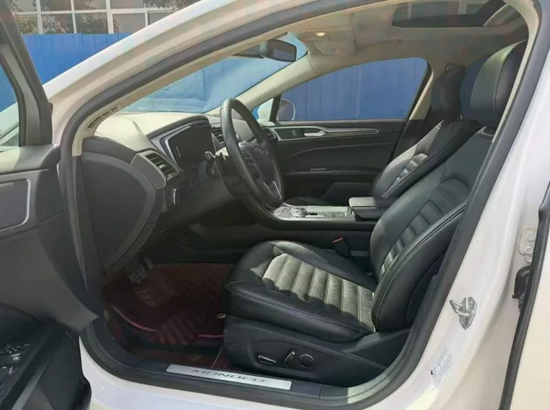 福特蒙迪欧 后面外观三