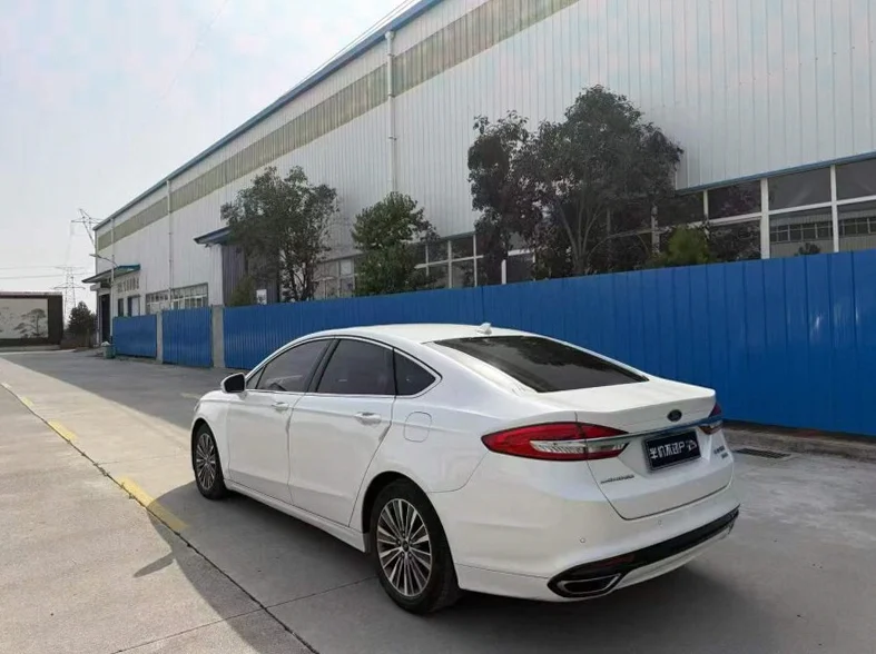 福特蒙迪欧 内饰后排