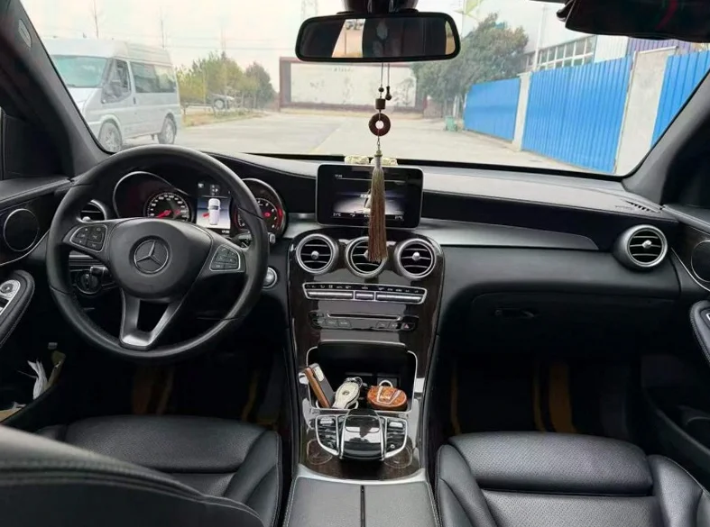 奔驰GLC 正面外观三