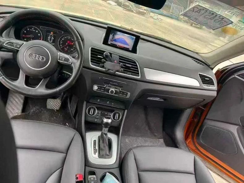 奥迪Q3 内饰前排