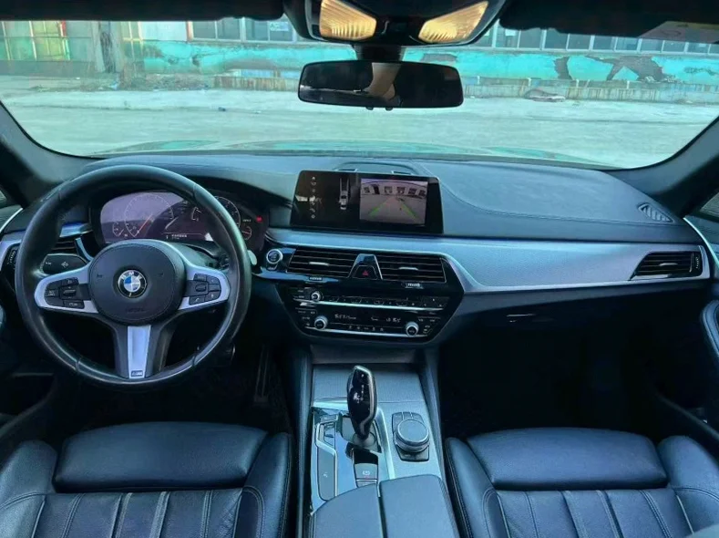 宝马5系 后面外观一