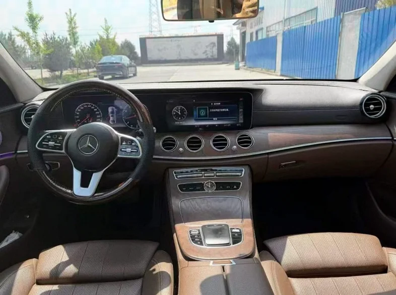 奔驰E 后面外观二