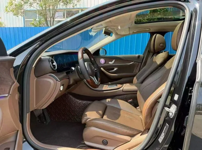 奔驰E 后面外观三